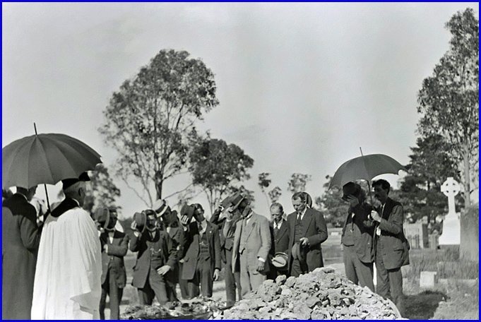 burial_of_george_gattimorpeth_cofe_24nov1917_web.jpg